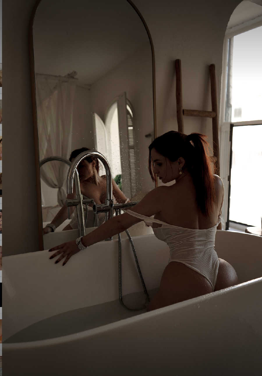 A playful frame from Miranda Faith nude — online in Zurich