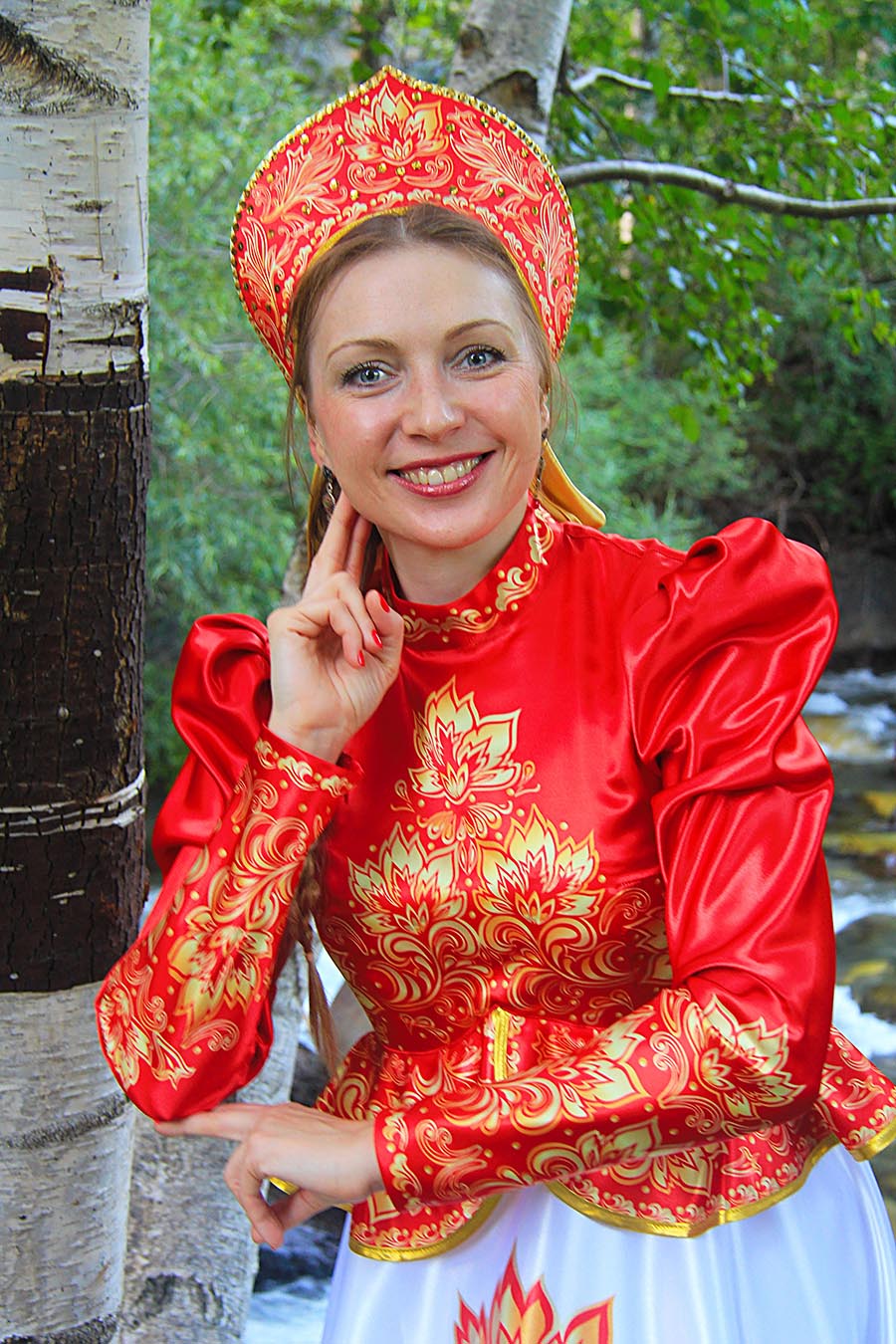 Women in Slavic costumes in Zurich