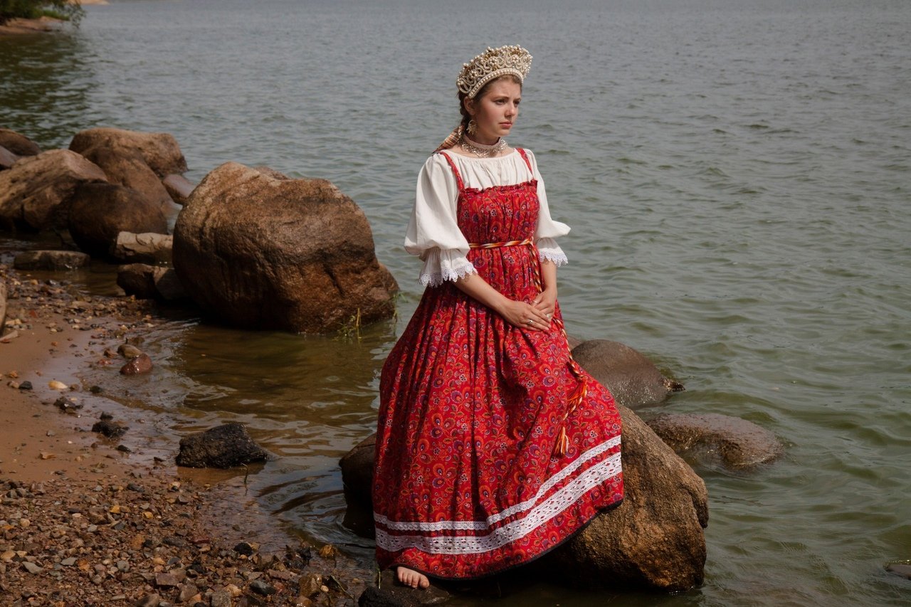 Women in Slavic costumes in Zurich