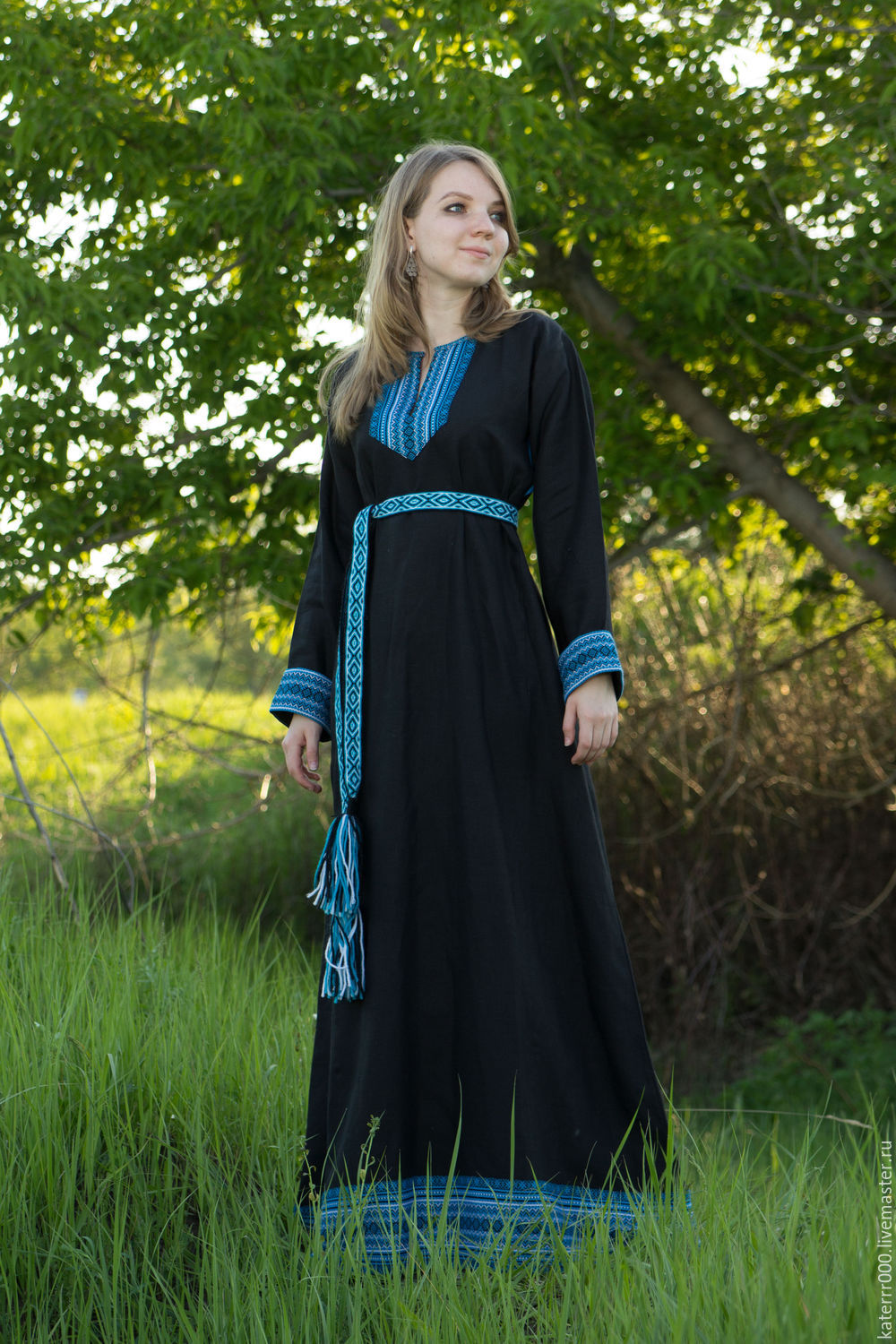 Women in Slavic costumes in Zurich