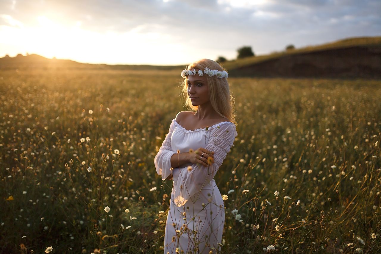 Girls in Slavic costumes in Zurich